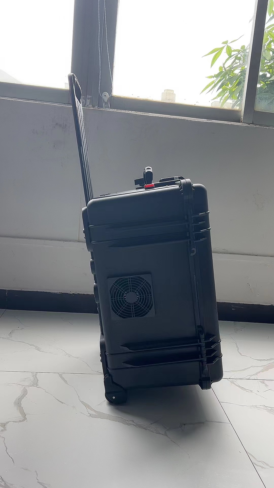 安次手拉箱型移动通信干扰器